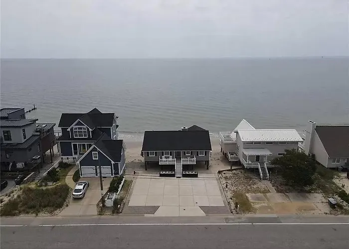 Bay Bliss - Private Beachfront Home With 180° Views & Hot Tub!