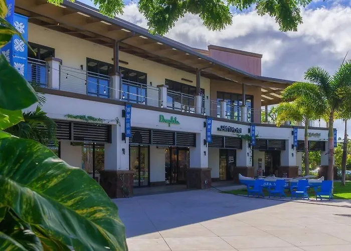 Aloha Moon - A Chic And Dreamy Modern Tropical Hideaway!
