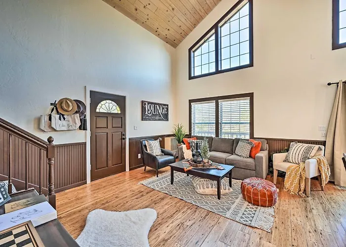 Inviting Julian Home W/ Scenic View & Hot Tub