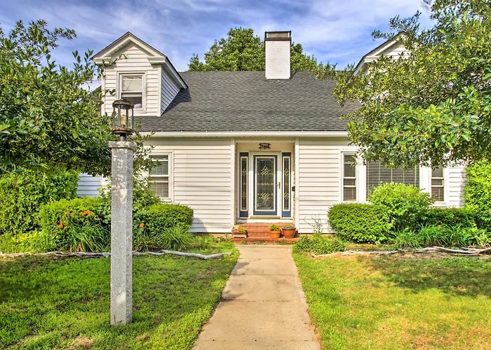 Walk To Beach: Maine Home W/ Hot Tub & Deck!