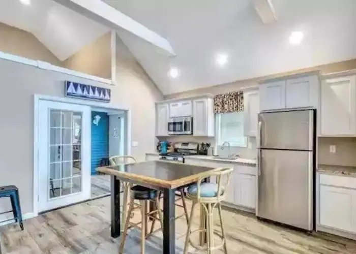 The Boathouse- 2 Apartments In 1 With Game Room!