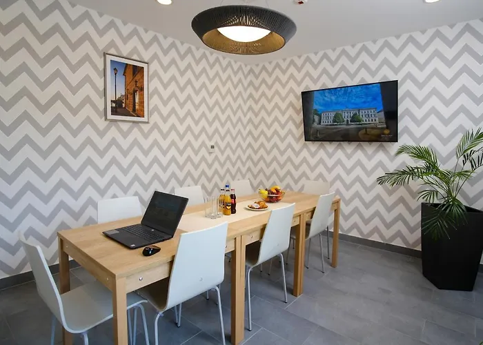 Hotel Adalbert Szent Tamas Haz