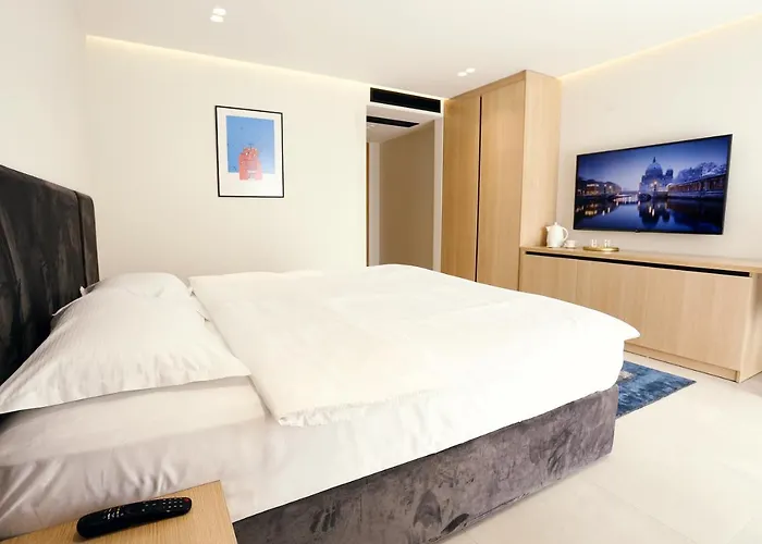 Hotel 12