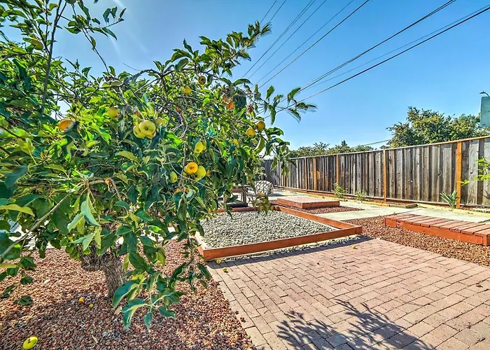 Pet-Friendly Santa Clara Home: 6 Mi To San Jose!