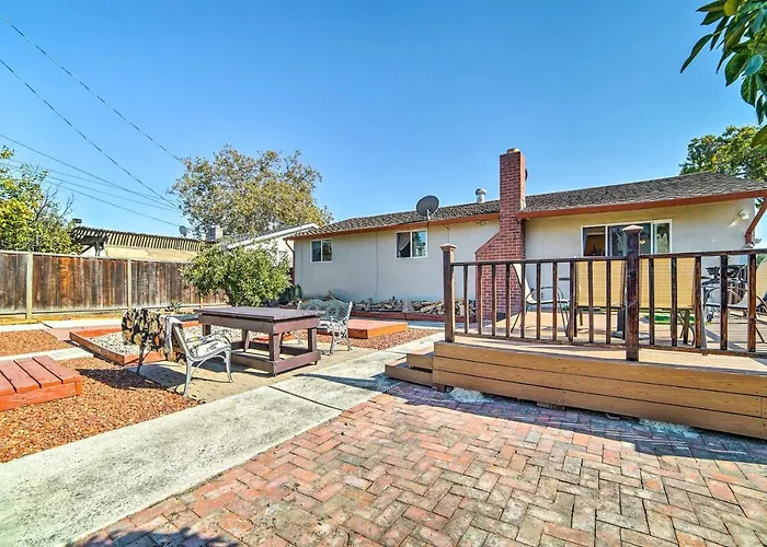 Pet-Friendly Santa Clara Home: 6 Mi To San Jose!