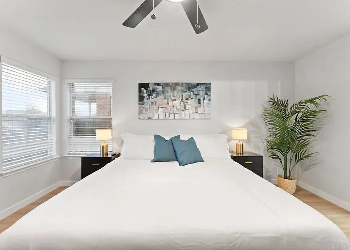 Modern & Homey 3Br Home, Remote Work Friendly, King Beds, Fast Wifi