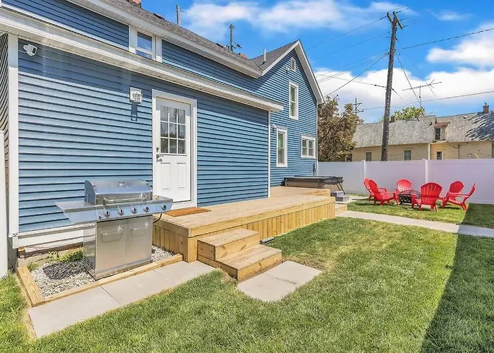Pets, Big Groups Welcome: Hottub, Firepit, Grill