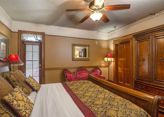 Cedar House Inn