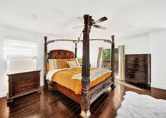 Vino Villa Large Home Sleeps 10! Large Salt Water Pool/Spa