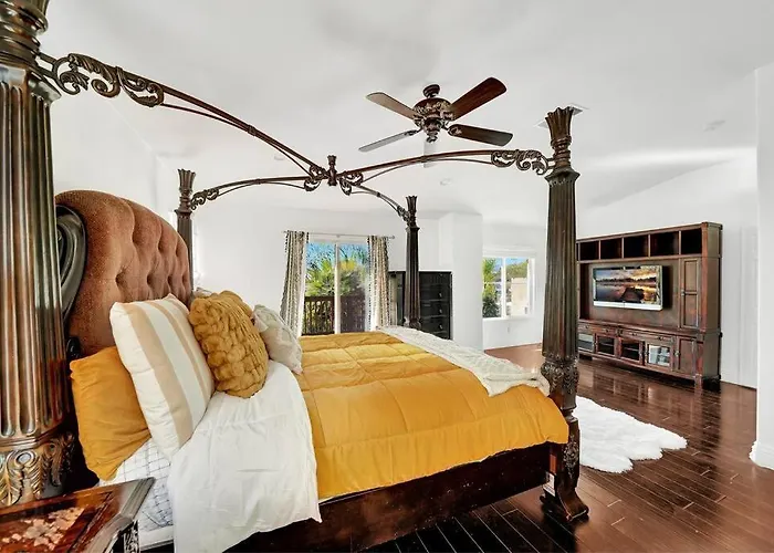 Vino Villa Large Home Sleeps 10! Large Salt Water Pool/Spa