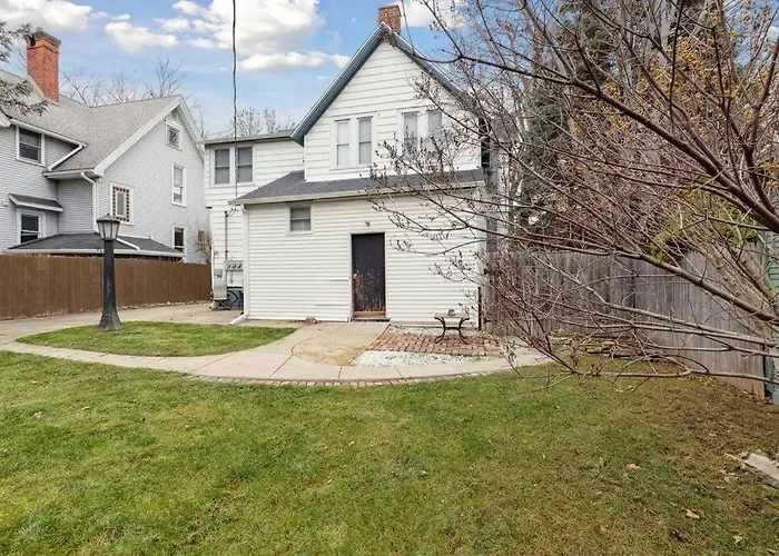 Historic + Pet-Friendly Gem