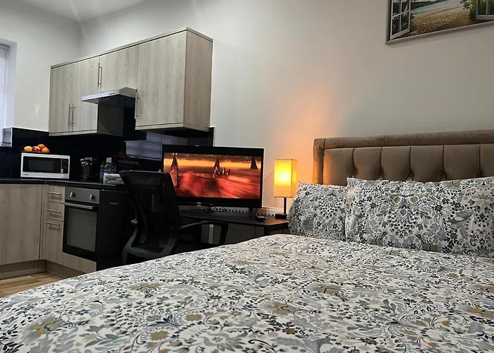 Mia Residence - Entire Studio Apartment - City View - London - Next To Ealing Broadway Station