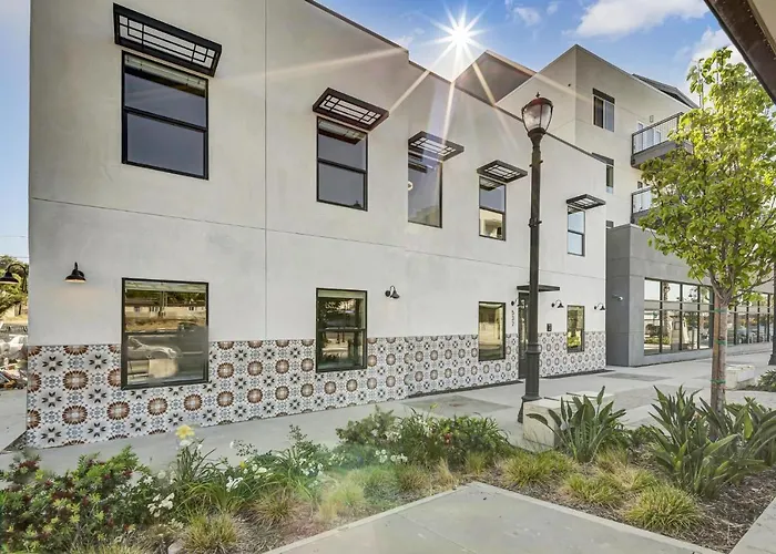 Two Bedroom-Queen In Master. Heart Of Downtown Vista