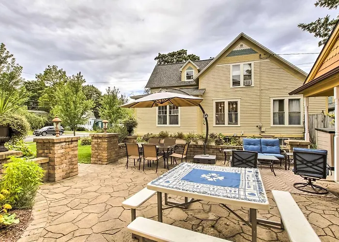 Free Wifi Home W/ Balcony & Yard In Surgeon Bay