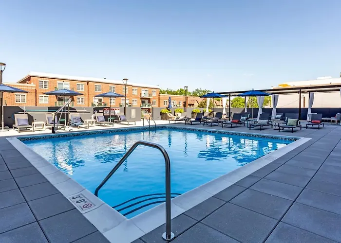 Elmhurst 1Br W Lounge Pool Gym Nr Metra Chi-866