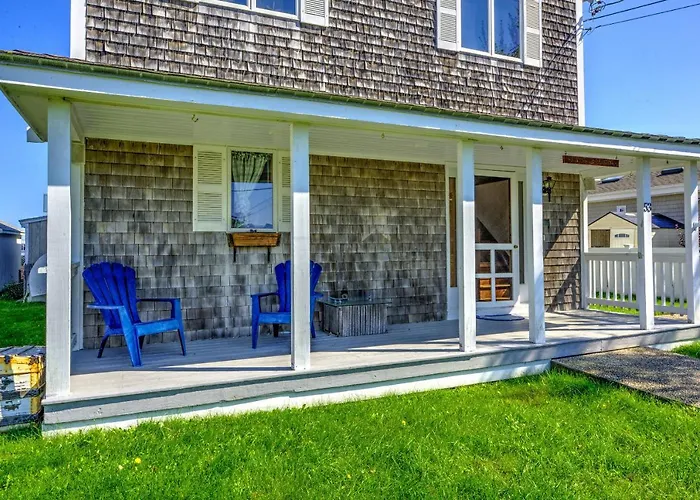 Modern Post Beam With Stunning Bay Views