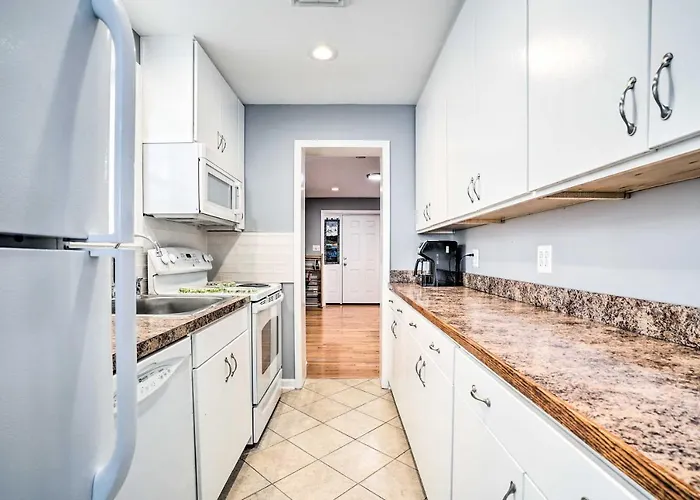 Charming Home With Yard Near Shenandoah River!