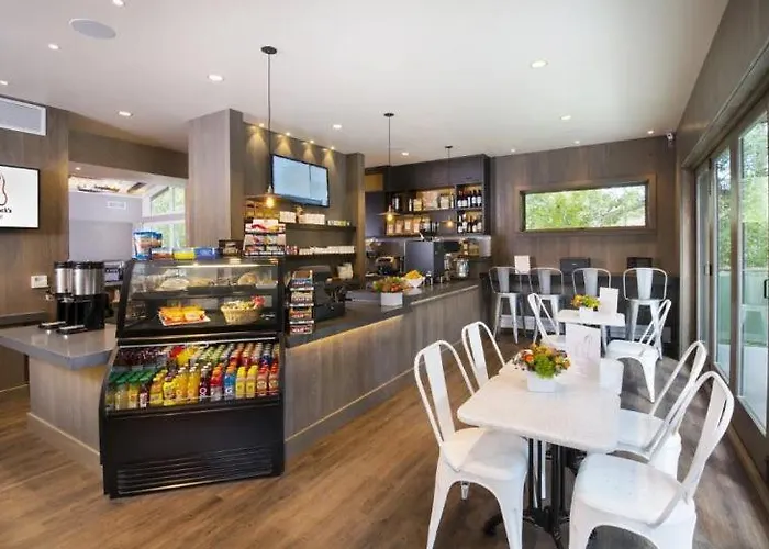 Aspen Downtown Luxury: 3-Bedroom with Pool, Hot Tubs & Game Room