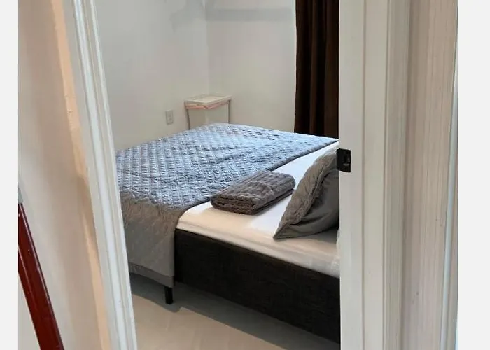 Bedroom And Bathroom 4