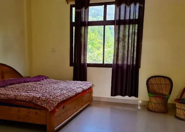 Goroomgo Kanara Hotel Bhimtal - Parking Facilities - Excellent Service