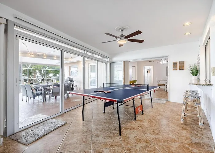 Heated Pool, Ping Pong Table, Sleeps 8 - Villa Sunset Riverhouse