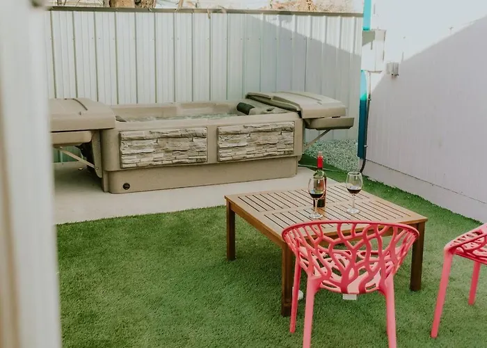 Agave Tiny House At Cactus Flower-Private Hot Tub-Pet Friendly-No Pet Fees!