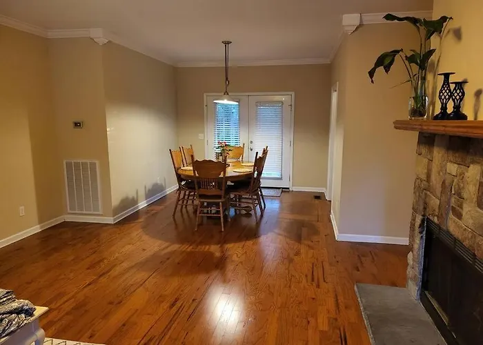11. Spacious Lakeview Home In Guntersville