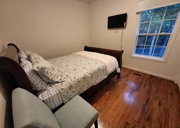 11. Spacious Lakeview Home In Guntersville