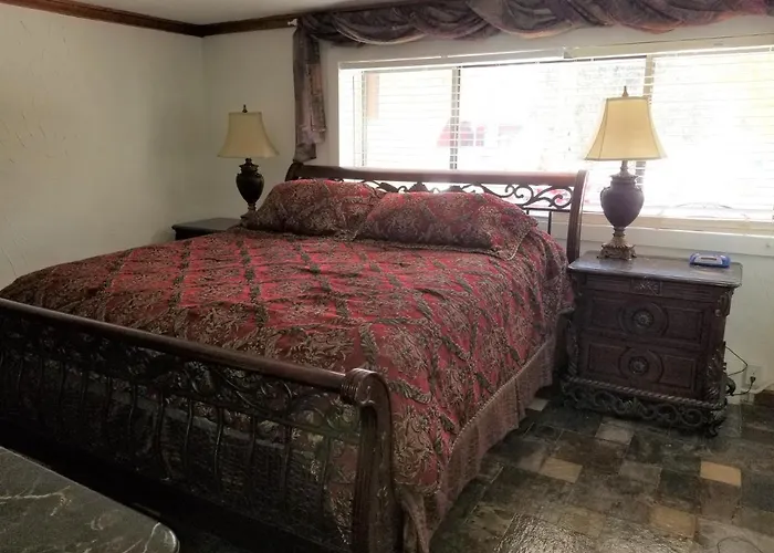 Your Comfy Home In Colorado Springs