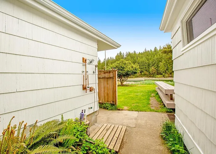 The Glen Cove Sand Spit & Guest Cottage