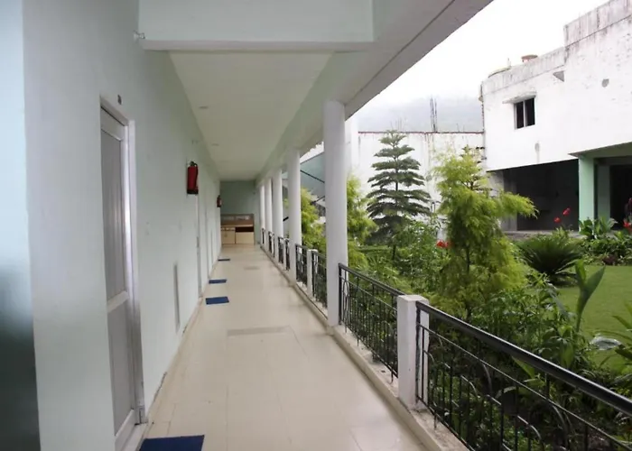 Goroomgo Kanara Hotel Bhimtal - Parking Facilities - Excellent Service