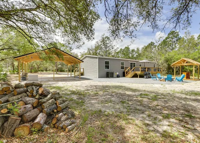 Charming Perry Home ~ 2 Mi To The Gulf!