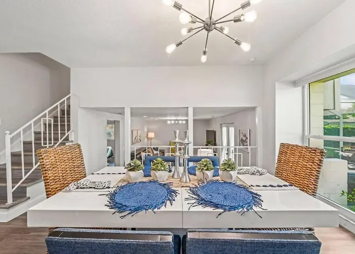 Oversized 4Bed + Converted Bedroom, Heated Pool + Hot Tub