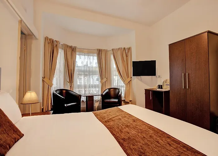 The Waverley Hotel
