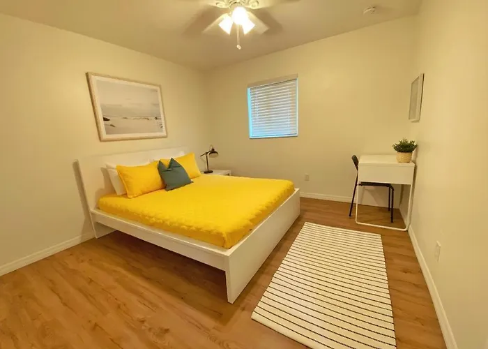 *New*Sunshine Gorgeous- 3Bd/2Ba -Private Backyard!