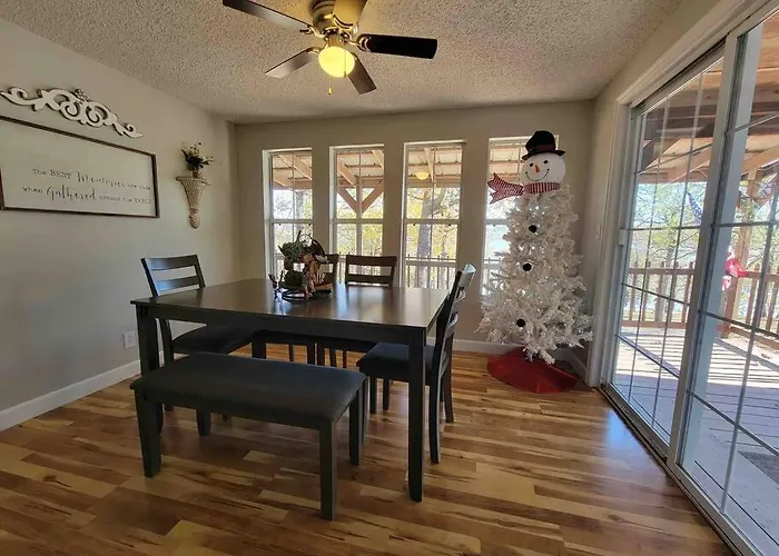 Gigi'S Spacious Lakefront With Boat Ramp Access!! Newly Remodeled, Sleeps 8!