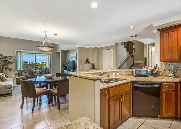Palm Villas 2 Bed/2 Bath Loft #F22