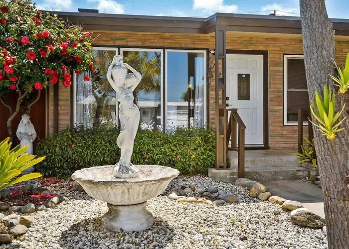 Mid Century Garden View Home Parking