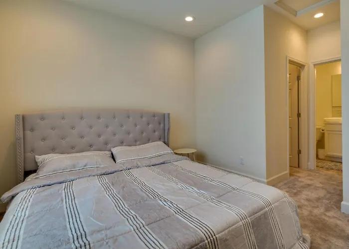 California Midterm Rental With Fenced Yard!