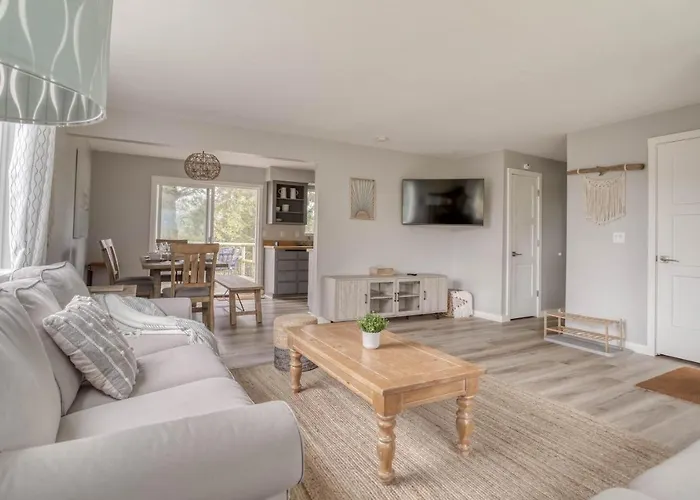 Camp Street Cottage - Meredith Lodging