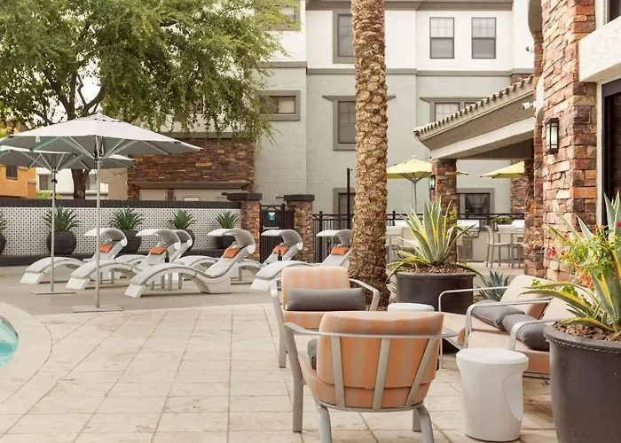 Cozysuites Glendale By The Stadium With Pool 05
