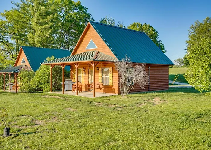 Lakefront Vacation Rental W/ Patio & Grill!