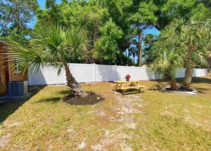 *New*Sunshine Gorgeous- 3Bd/2Ba -Private Backyard!