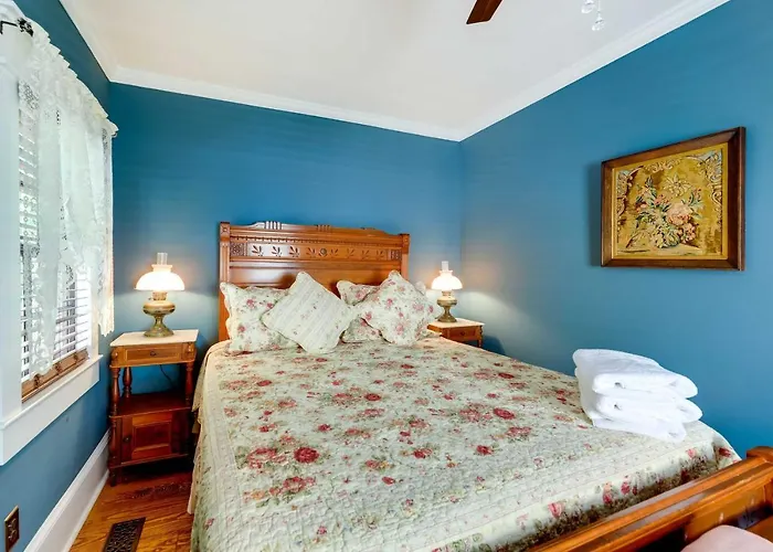 Victorian Vacation Rental Apt In Downtown New Bern