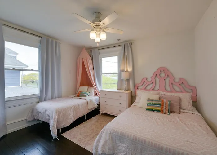 North Wildwood Home W/ Porch ~ 3 Blocks To Beach!