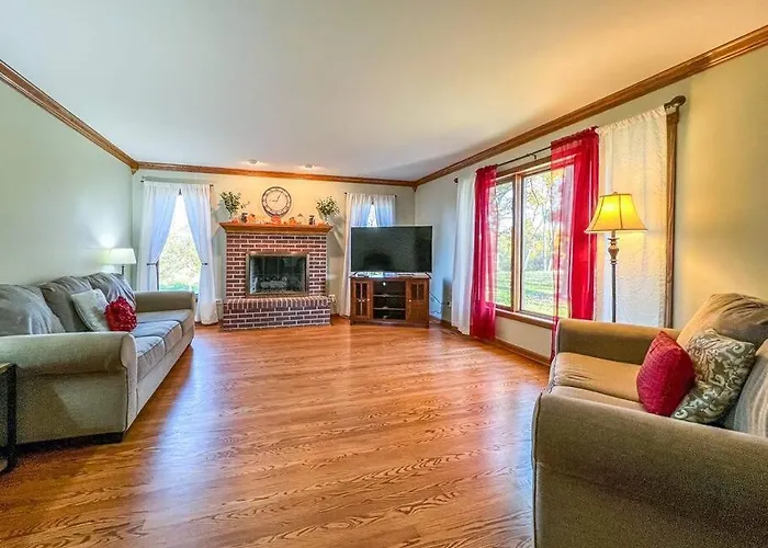 Charming Lake Geneva, Wisconsin 3Br/2Bath Home - Shagbark Waters