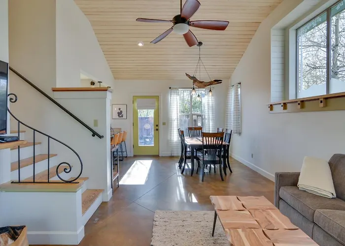 Buena Vista Vacation Home: Hot Tub, Mountain Views