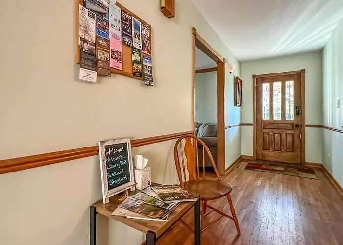 Charming Lake Geneva, Wisconsin 3Br/2Bath Home - Shagbark Waters