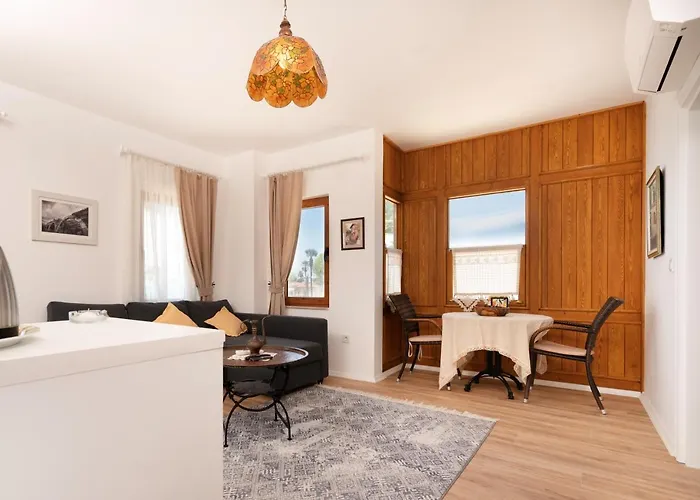 Beach House Hotel