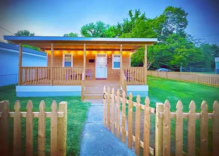 Cottage In Heart Of Colonial Beach, 7 Mins Walk To The Beach